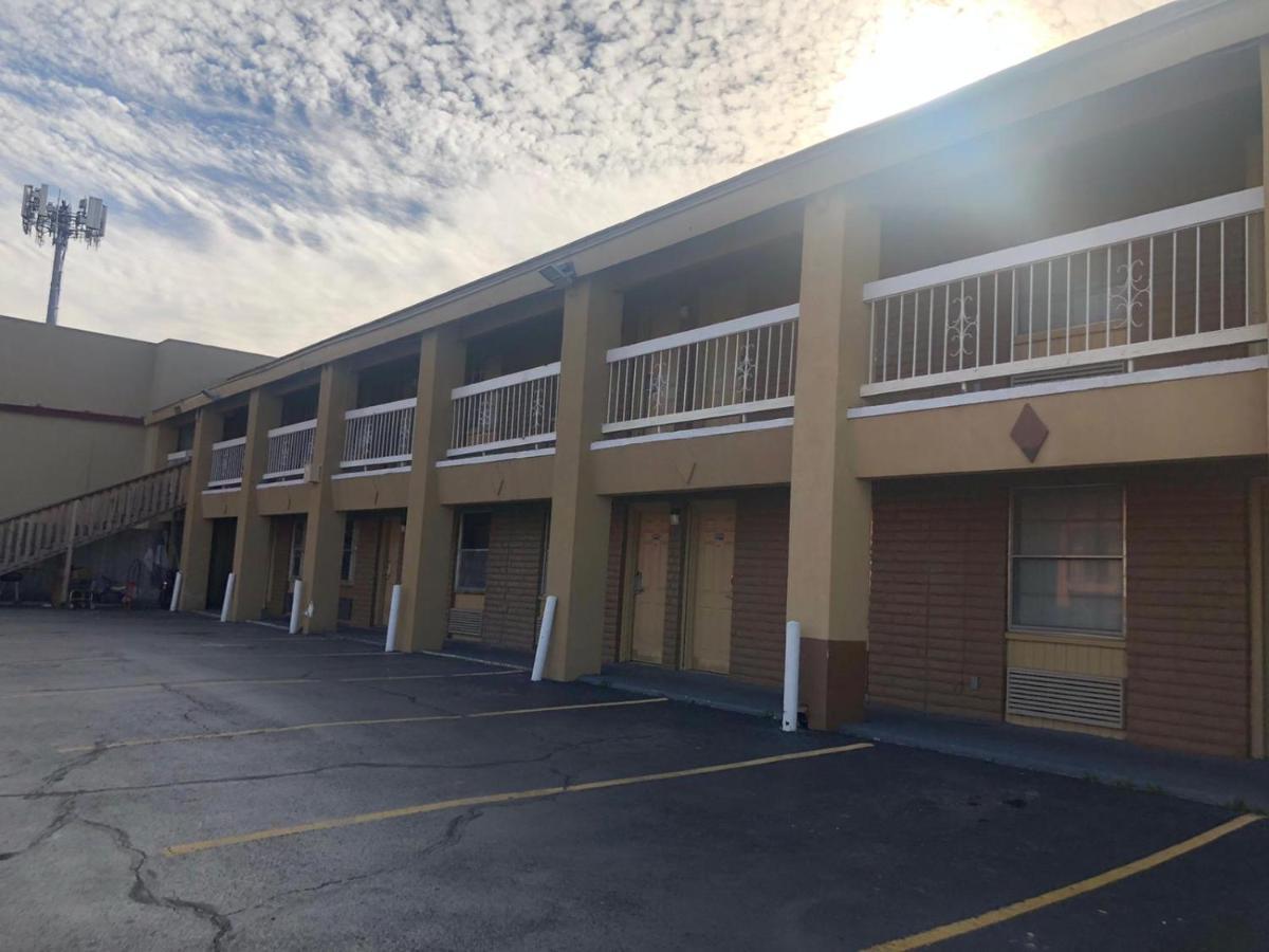 Airport Inn And Suites Tulsa Exterior photo
